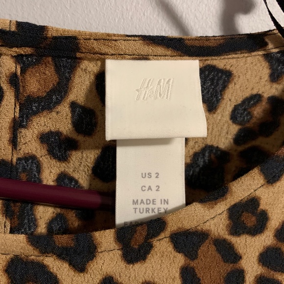 H&M leopard flowy dress with cinched waist - Picture 3 of 3